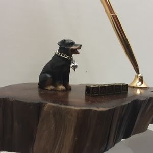 ROTTWEILER FIGURINE DESK PEN DISPLAY
